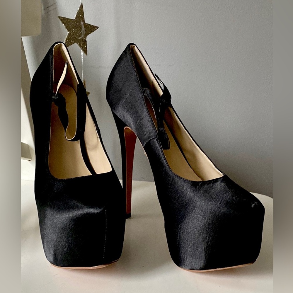 Victoria Colasanto New Size 7 Black Mary Jane Heels NWT